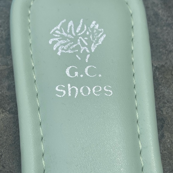 GC Shoes Women’s Mint Pistachio Colored Leather Slide Flat Sandals SZ 9 - Picture 2 of 7